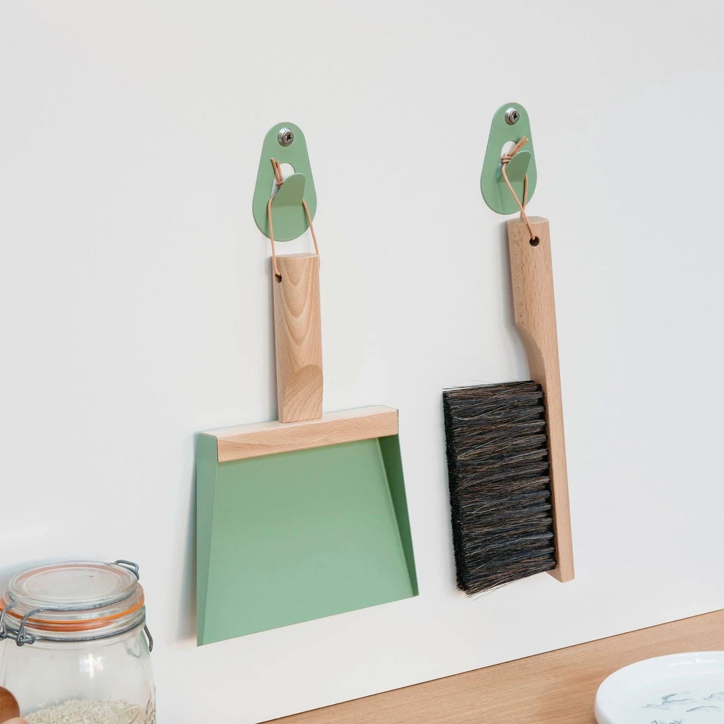 Traditional Dustpan & Brush - Totem Store