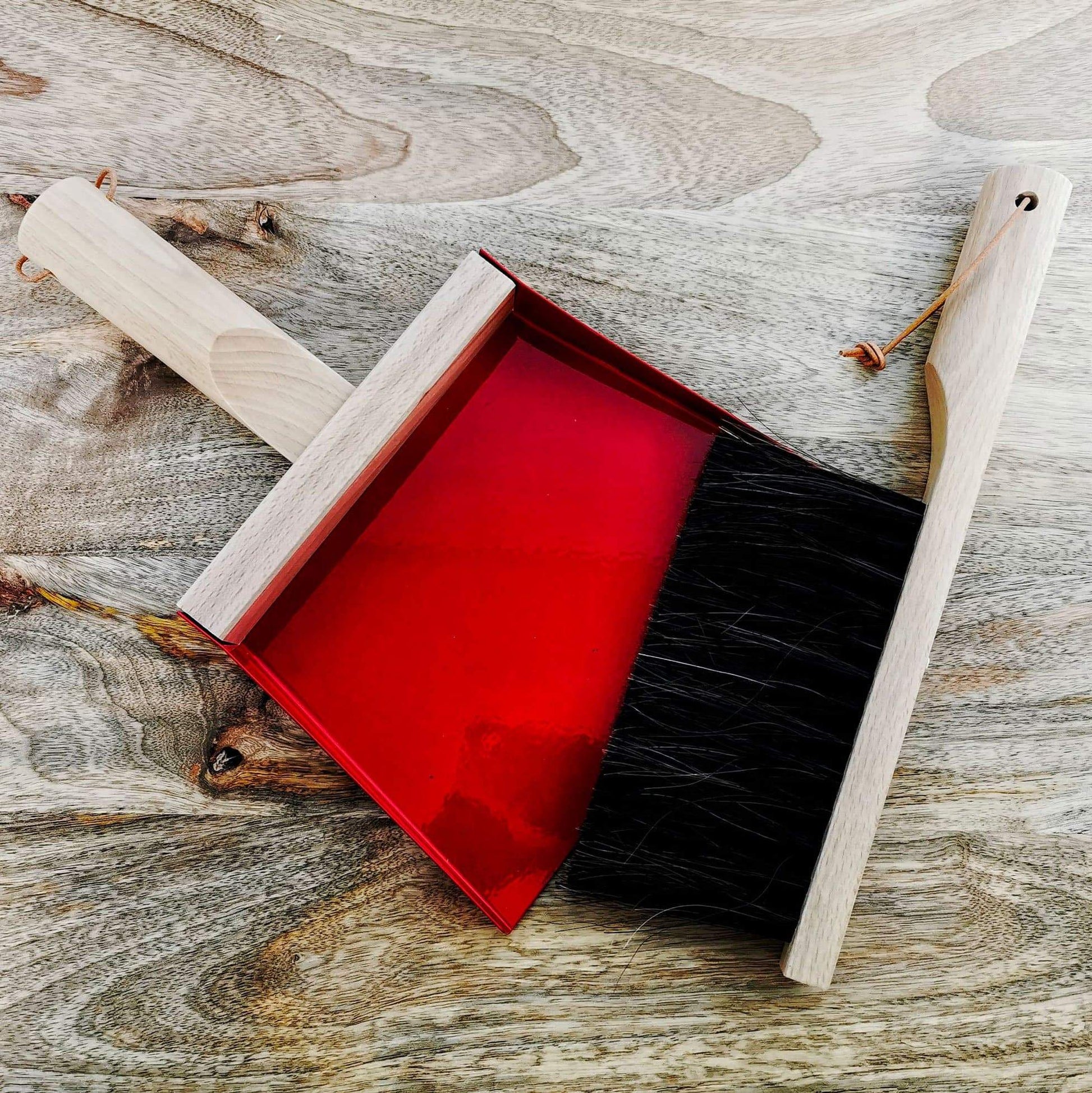 Traditional Dustpan & Brush - Totem Store